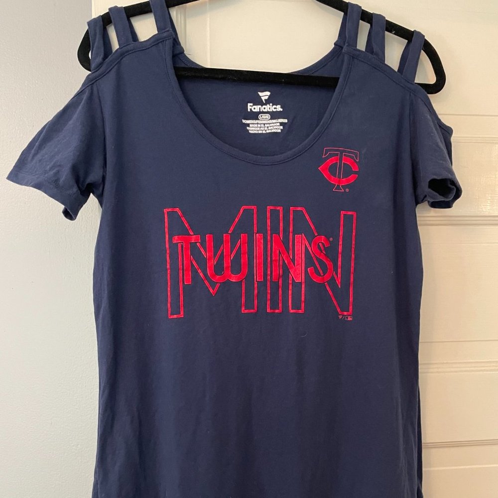 Minnesota Twins Cold Shoulder Graphic T-shirt Womens M-L Mint Condition